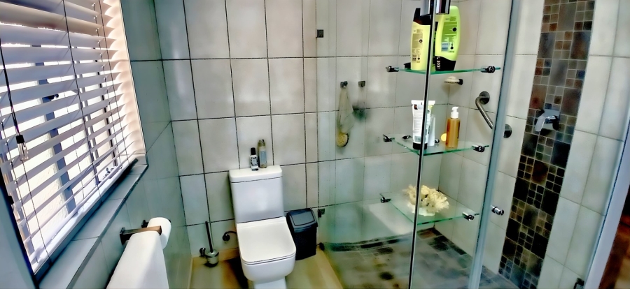 5 Bedroom Property for Sale in Langenhovenpark Free State